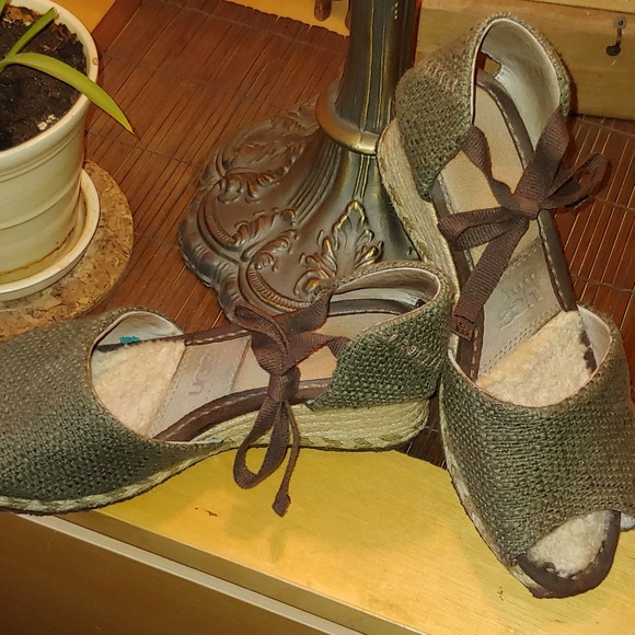Uggs - Espadrills - Picture 1 of 3